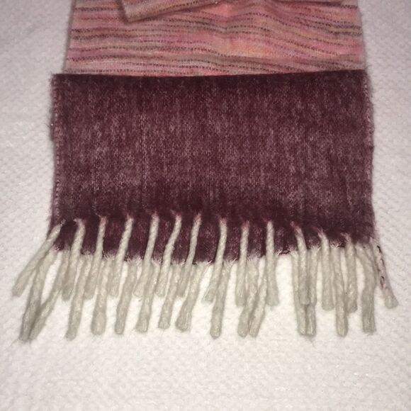 Beautiful Shades of Pink Chunky Fleece Scarf with Thick Fringe 74” x 16” NWOT - Picture 5 of 8